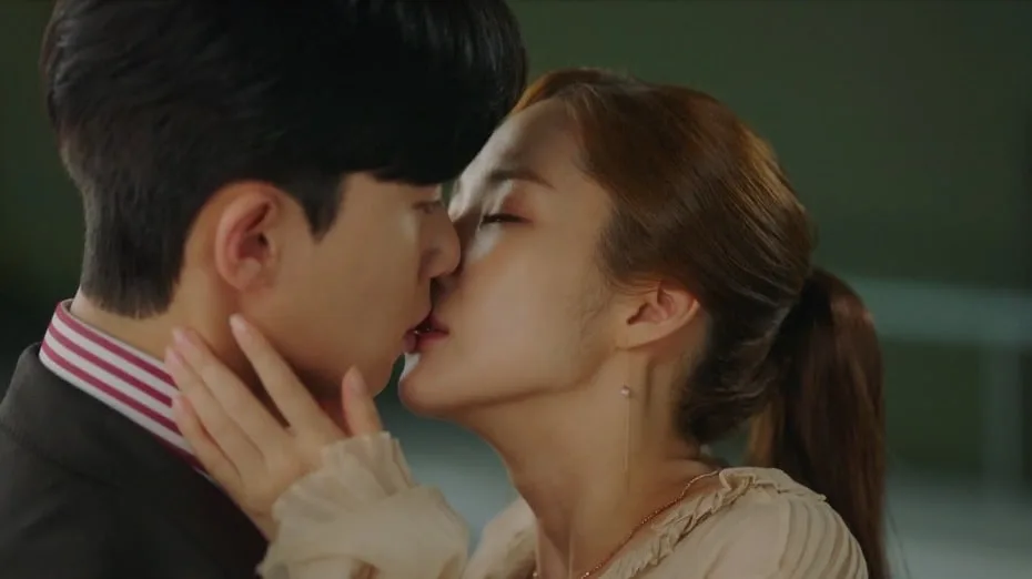 doramas de romance - Lee Young-joon e Kim Mi-so em O Que Há de Errado com a Secretária Kim