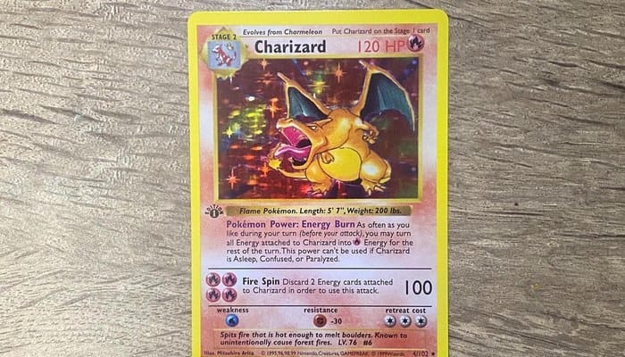 Charizard 1ª edição Base Set Shadowless carta holográfica