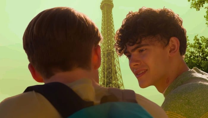 Nick e Charlie em Paris na segunda temporada de Heartstopper