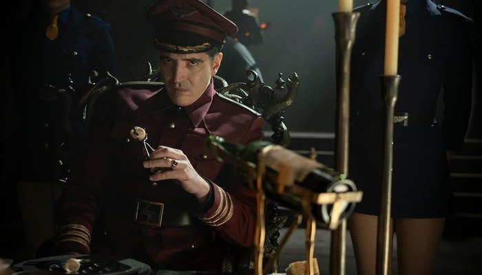 David Dastmalchian como M. Bison